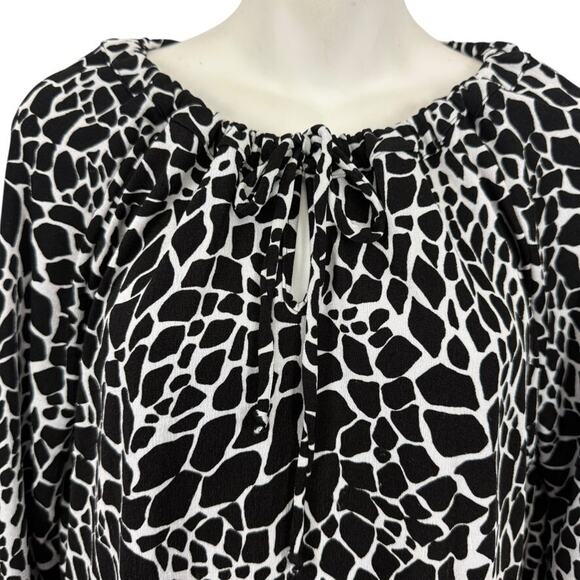 Chicos Travelers Womens Slinky Liquid Knit Animal Print Long Sleeve Top sz 1 / M - Picture 5 of 16